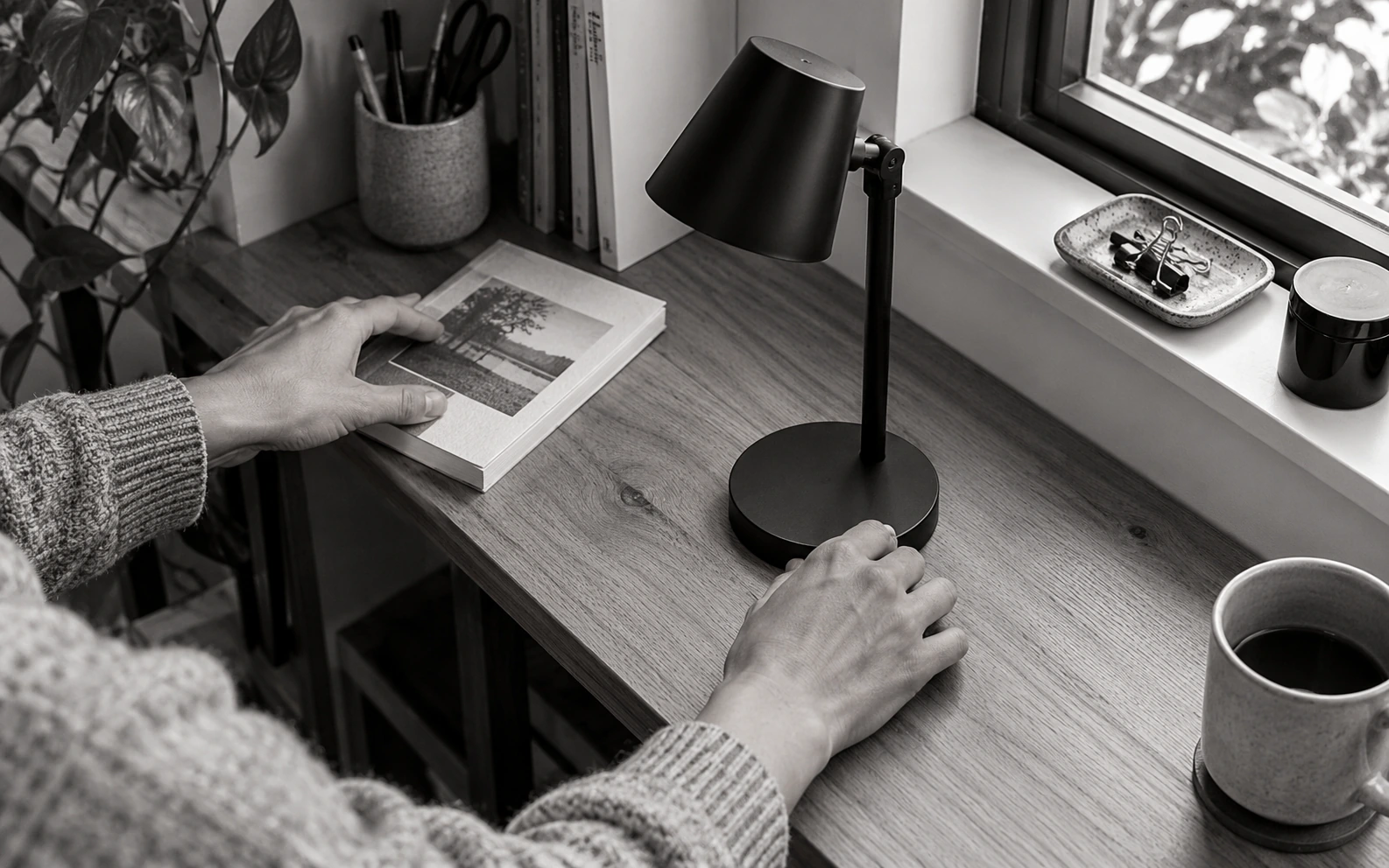 A customer checking whether a compact task lamp fits their working space.